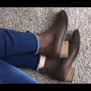 Dila London Chelsea boots